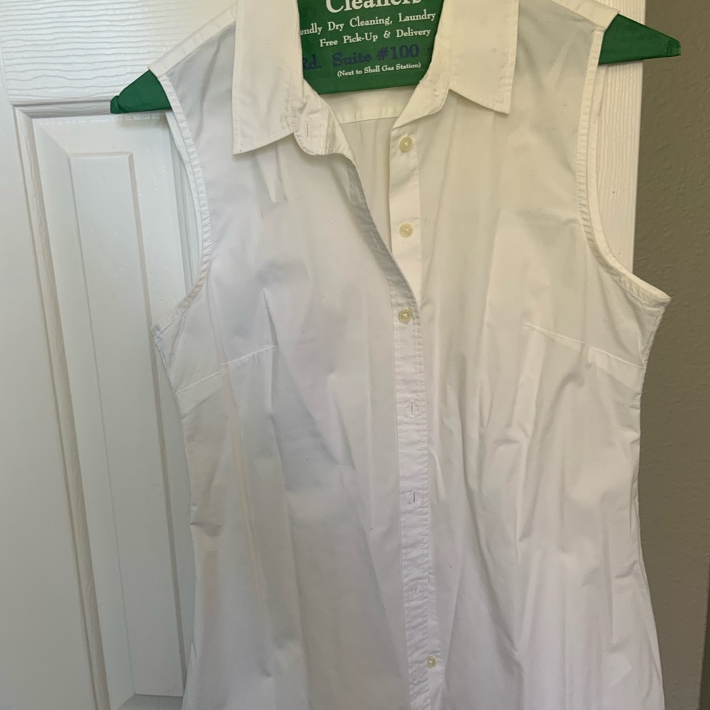 White Banana Republic Short Sleeve Button Down